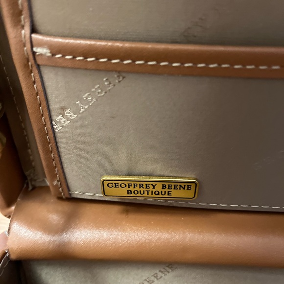 Geoffrey Beene Black leather Briefcase with Brown Handles - Picture 2 of 10